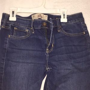Hollister skinny jeans size 5R, fits like a 4